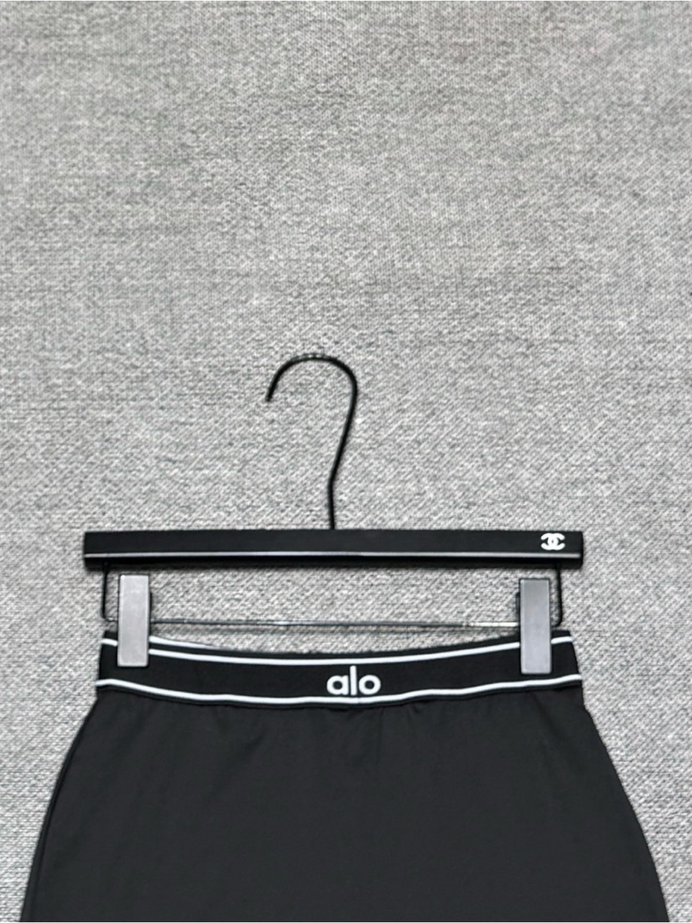 ALO Yoga Black Cropped Tank Top - Picture 7 of 8